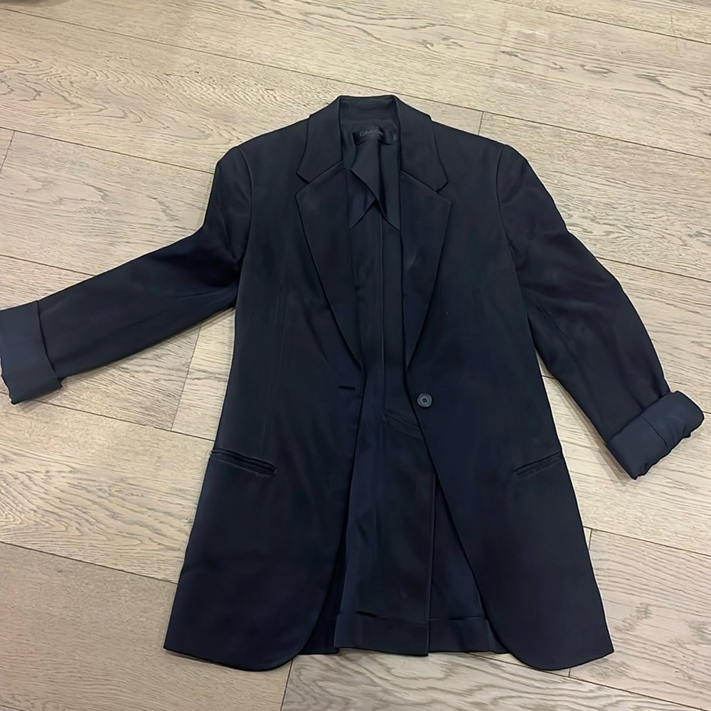 Off the runway Calvin Klein 100%silk blazer size 4